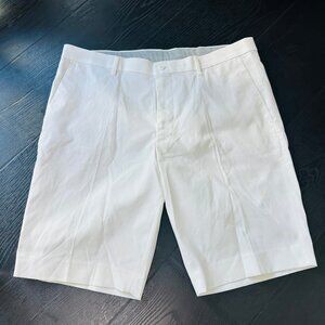 UNIQLO MEN'S WHITE SHORTS - Large